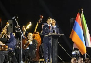 کنسرت تخت جمشید، پلی استوار بین دو تمدن کهن است