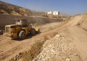 آغاز عملیات مقاوم‌سازی دیواره رودخانه خشک در محدوده منطقه یک شیراز