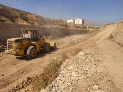 آغاز عملیات مقاوم‌سازی دیواره رودخانه خشک در محدوده منطقه یک شیراز